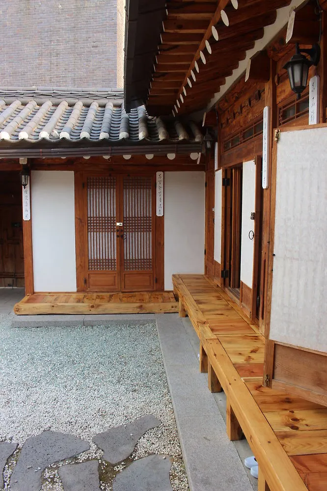 Myeonggajae Guest House Сеул 2*,